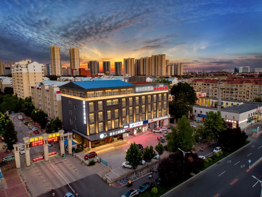 Wuduo Lanyue Hotel (Baoding Military Academy Square Hebei University Store)