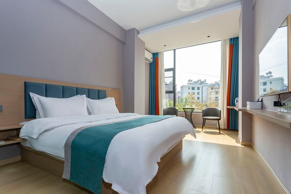 Oakview Light Luxury Hotel
