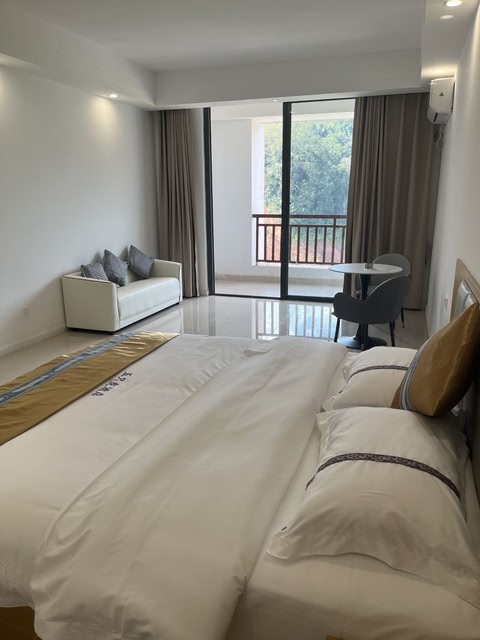 Five Tigers Hotel