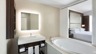 Delta Hotels by Marriott Edmonton Centre Suites