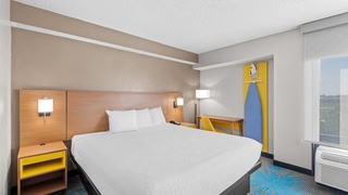 Days Inn & Suites by Wyndham Cedar Rapids