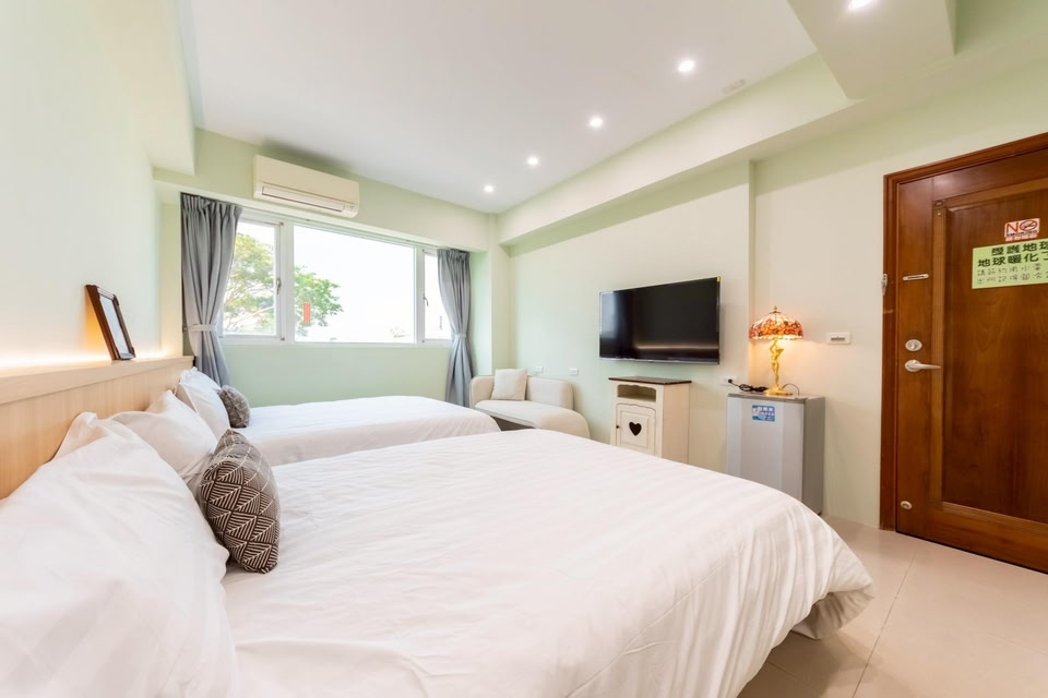 Summer Inn Hotéis 暮樂行旅Summer Inn -改裝新登場-預訂後務必連絡民宿再一次確認, Tainan - Skyscanner