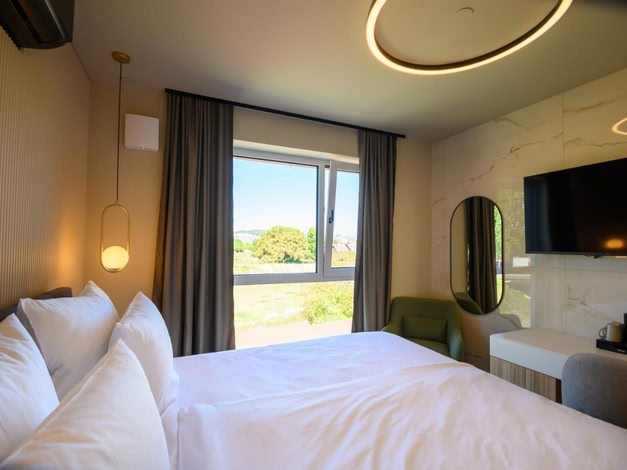 Hotel Adore