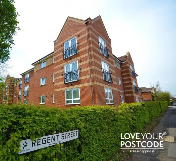 Spacious Double Near Train Station