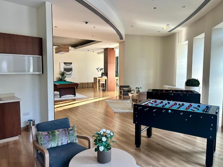 Private Room in 3BR Ultra-Luxury-High-Rise Apartment Next to Burj ...