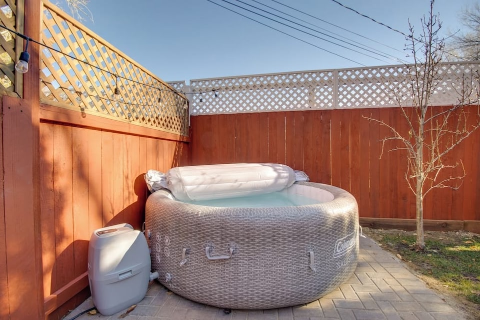 ホット タブ + ウォーク トゥ ミッドタウン！リノ リトリート、リノの