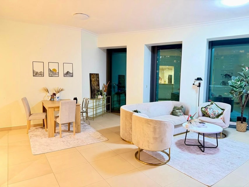 Private Room in 3BR Ultra-Luxury-High-Rise Apartment Next to Burj ...