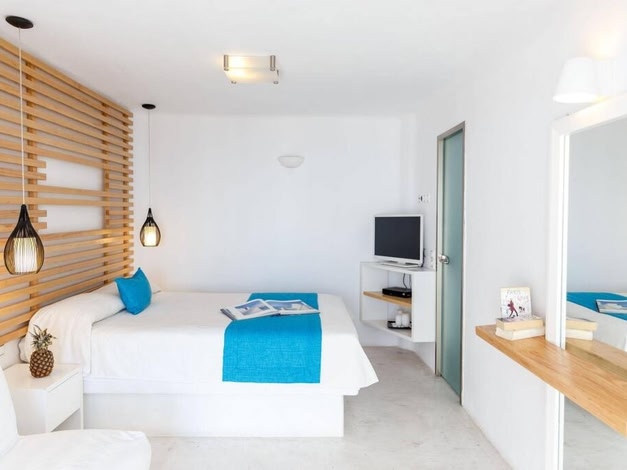 Sun Rocks Boutique Hotel | Caldera View Suites & Sunset Dining Experience