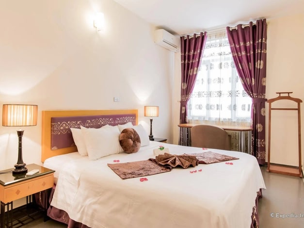 Golden Sunshine Villa Hotel and Travel