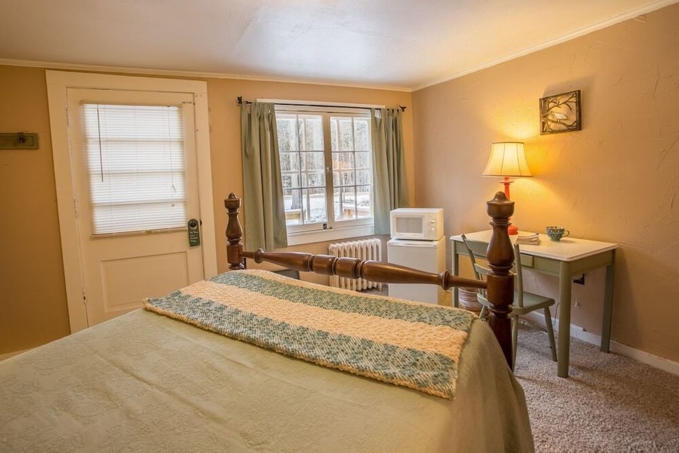 Adk Trail Inn