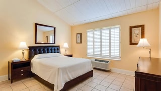Naples Park Central Hotel