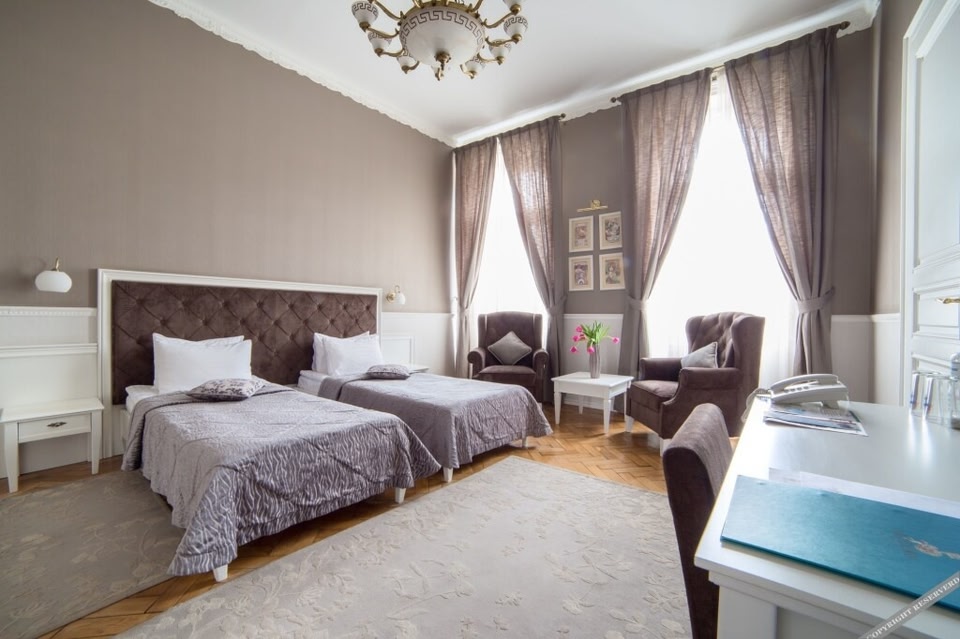 Modern Art Hotel - Maestro