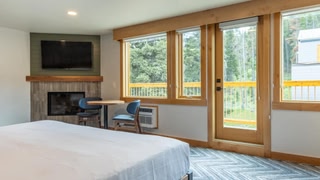 Hotel Canoe and Suites