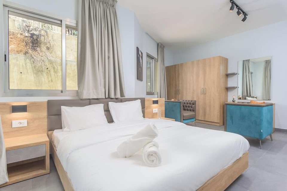 Grey - Elegant Apartments in Awkar