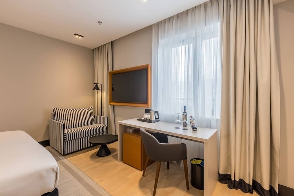 Cora Hotel