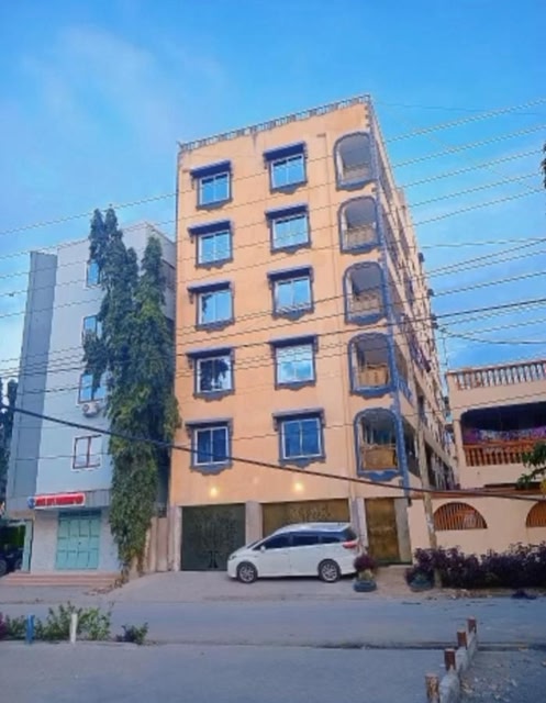 Vee Apartment