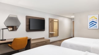 Holiday Inn Express & Suites Green BAY East by IHG