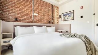 Lark Hotels 907 Main