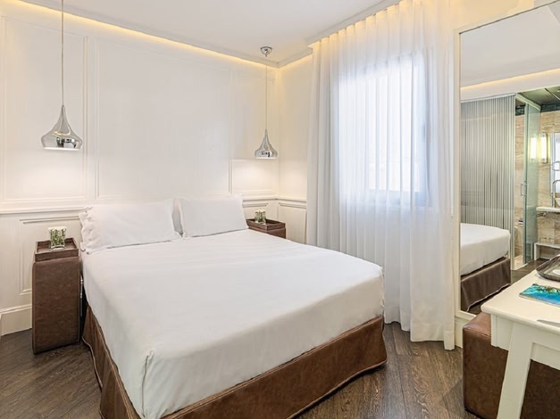 H10 Universitat Hotel