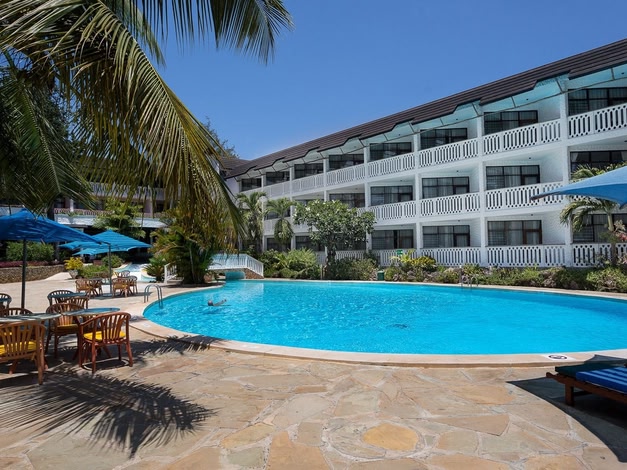 Travellers Beach Hotel & Spa