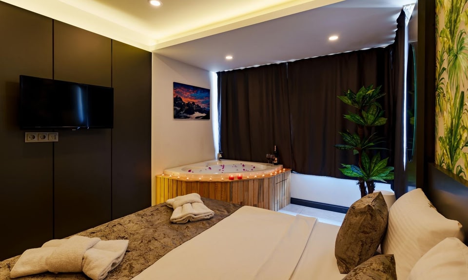 Mrt Suites Lara