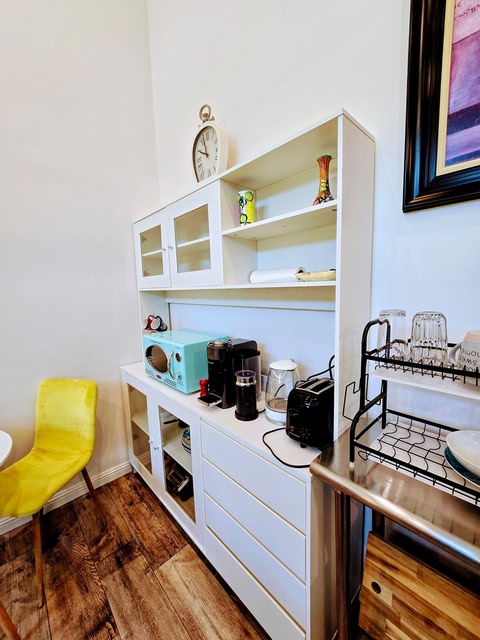 Tarjena Inj Luxurious Private - Entire Guest House | Modern, Los Angeles Hotels ...