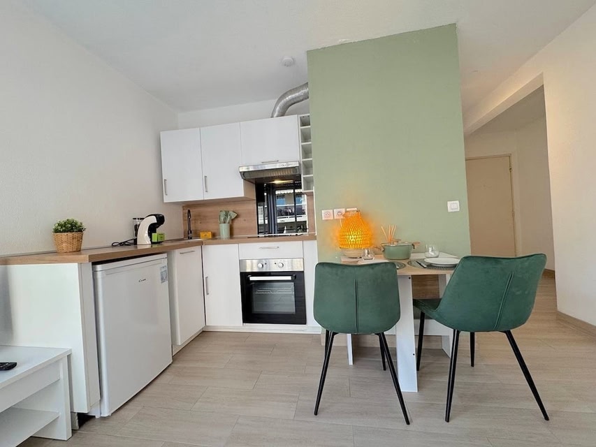 ⁂ Tranquillo e soleggiato, balcone quartiere Port Nice