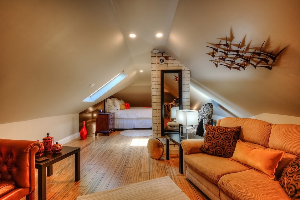 Beautiful Quiet Kitchener Loft