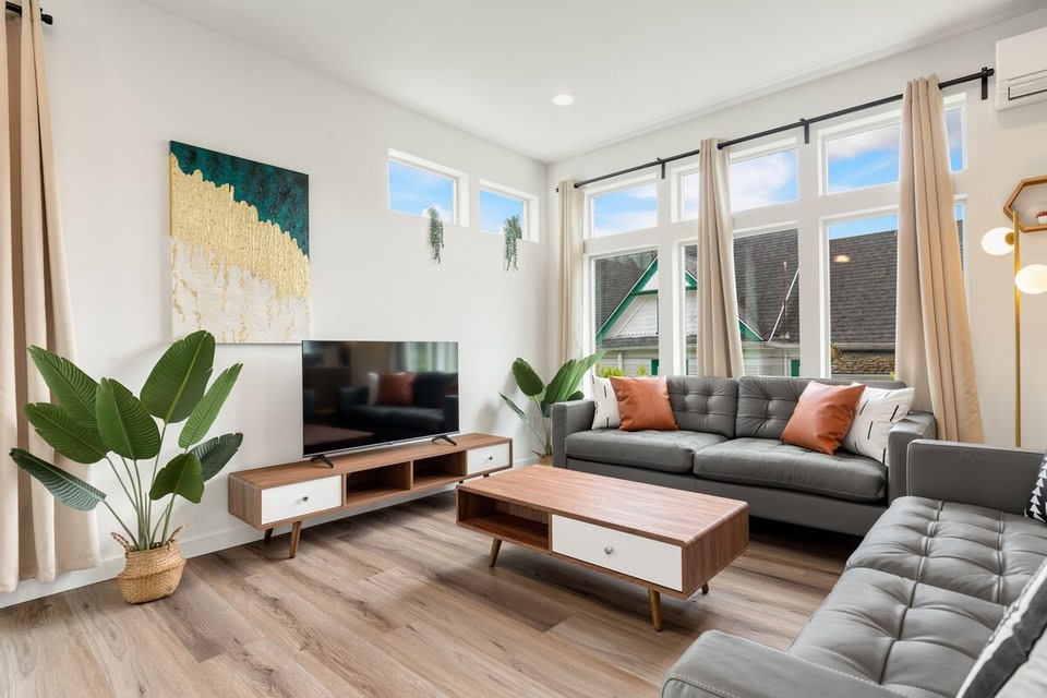 Walk to CapHill 3B2.5B w/ EV Outlet & Rooftop Deck