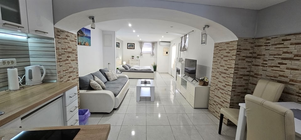 Spacious Old Town Center apt for 3 With Terrace