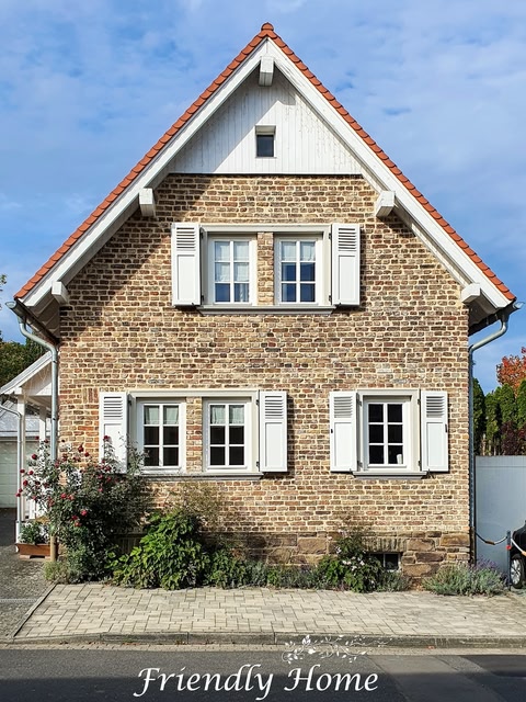 Friendly Home - Backsteinhaus