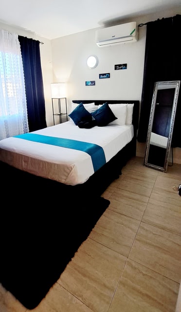 Charming Haven - Snug Queen | Gated | Free Parking