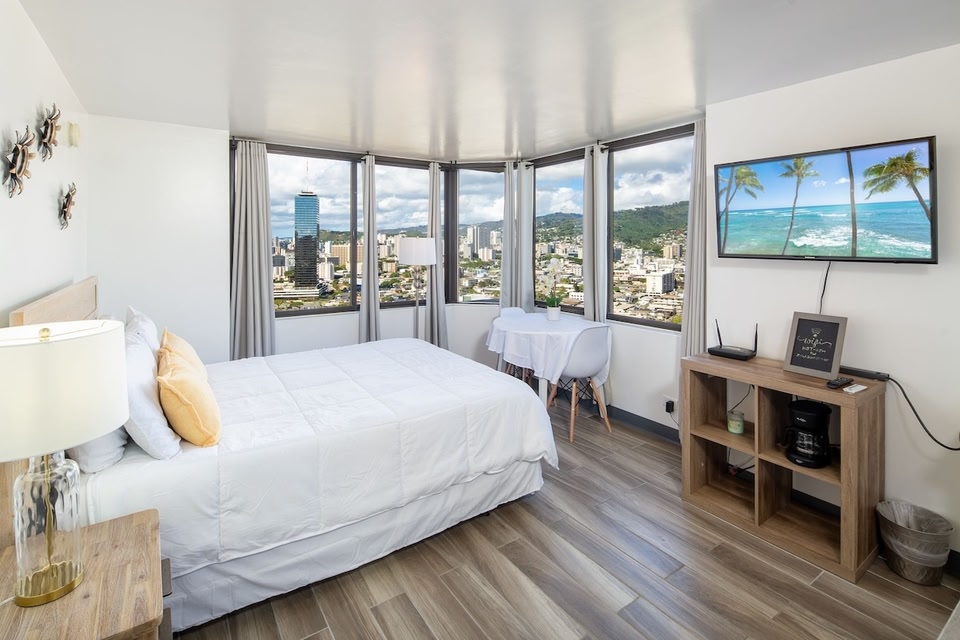 Waikiki Corner Private Studio Ala Wai View