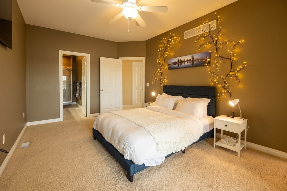 Riverfront Townhome w/ Panoramic Deck Views
