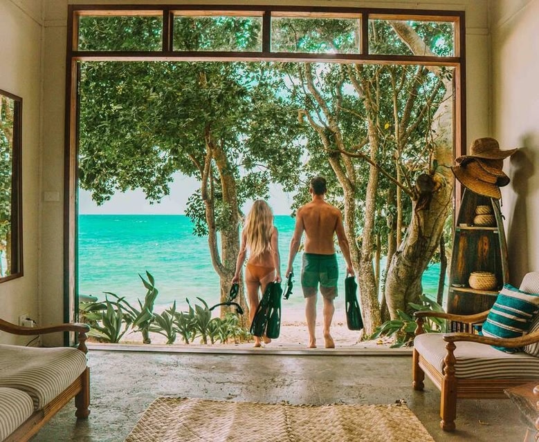 Whispering Palms Boat House - Absolute Beachfront