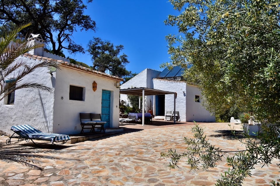 Traditional Shepherd Cottage With Shared Pool