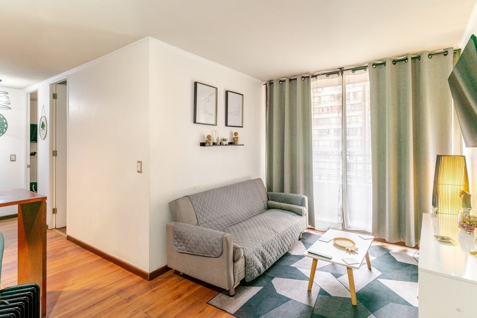 Downtown, Bright and Fully Equipped