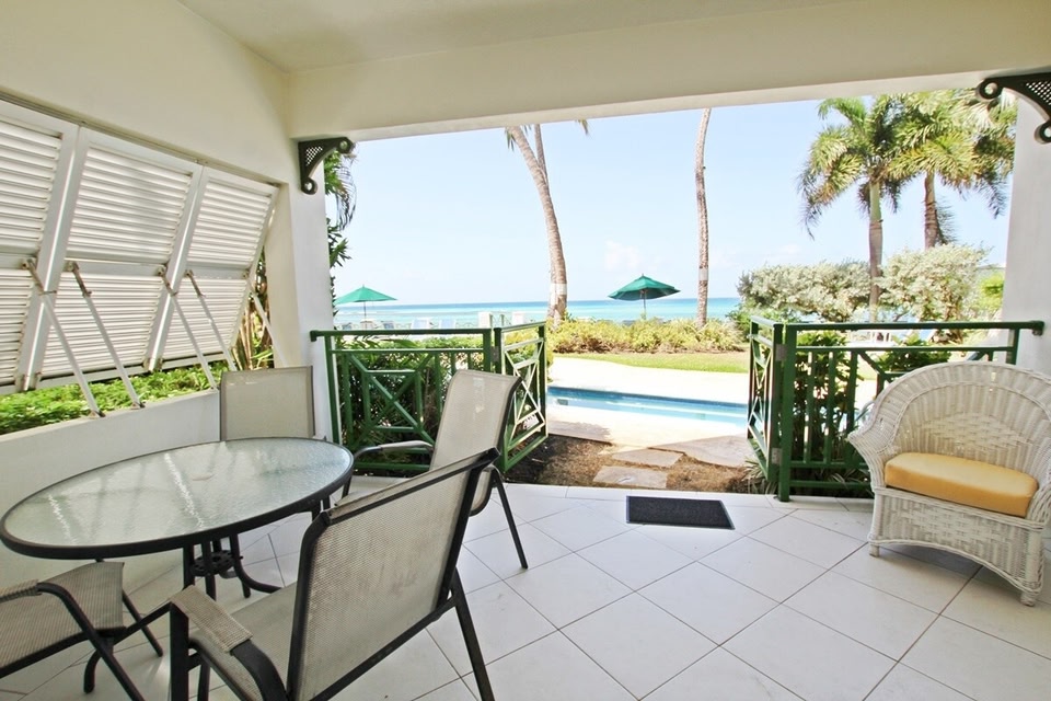 Beachfront Studio With Pool