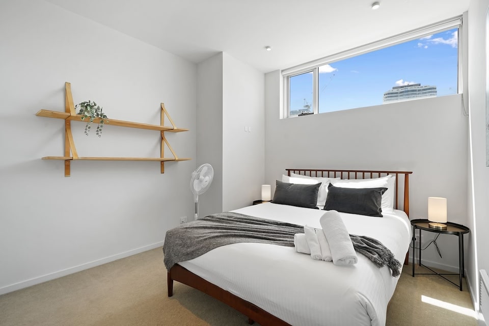 A River-side 2bdm Footscray Oasis + Parking
