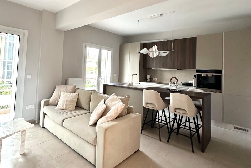 Central Luxury Flat by Voula Square