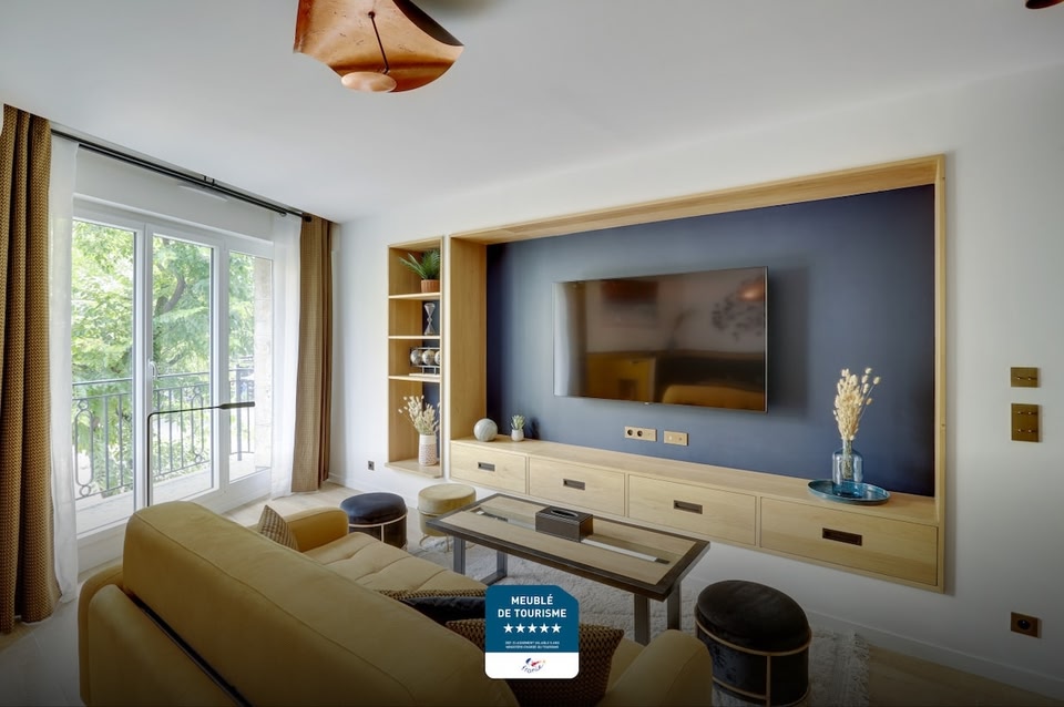 Champs-Élysées - Luxurious 70 m² - With Services