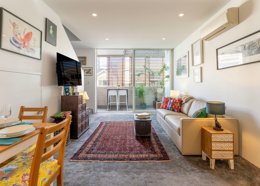 Elegant Newtown Apartment w Parking