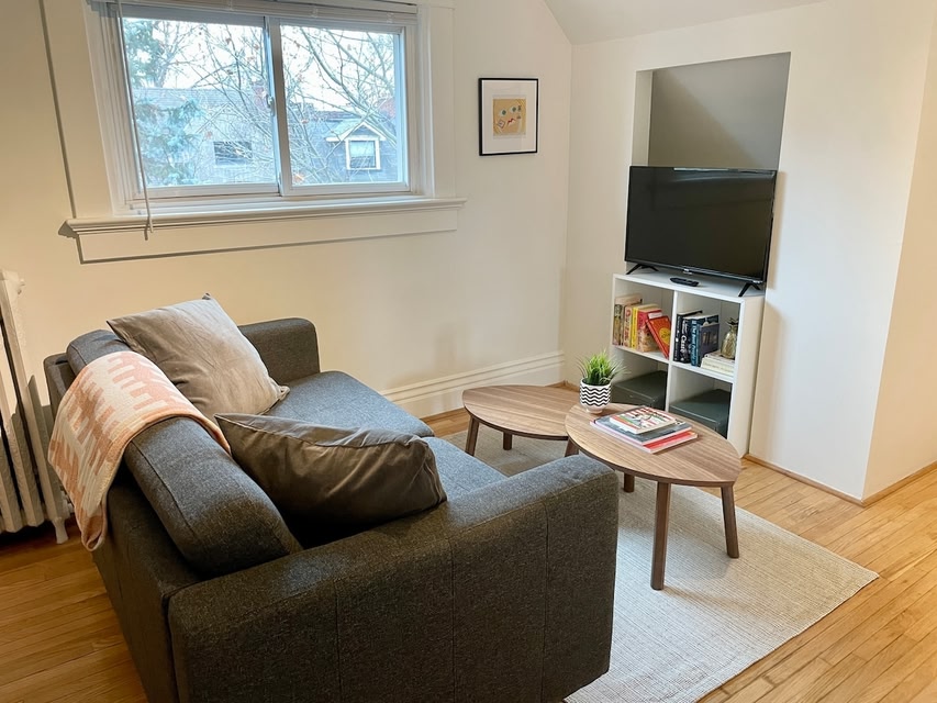 Charming + Cozy Roncesvalles Apartment