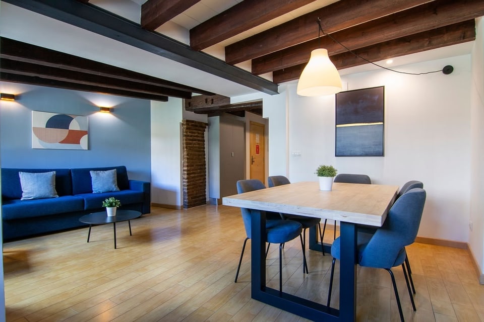 2 Basic Bedrooms
