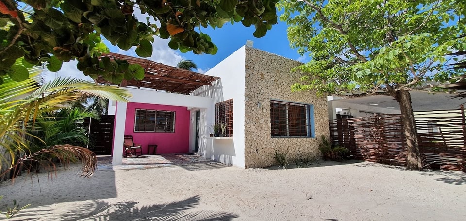 Casa Ni'che' (beach grape).