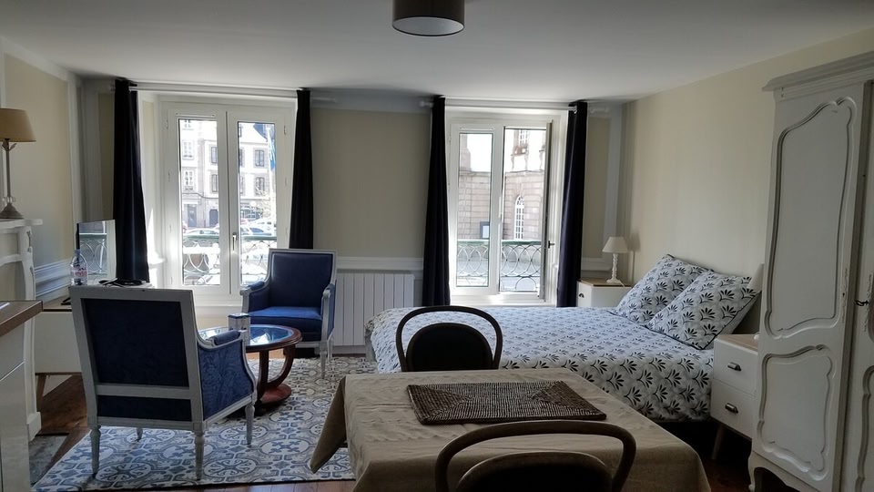 Town Hall Aparthotel - Hostage Studio