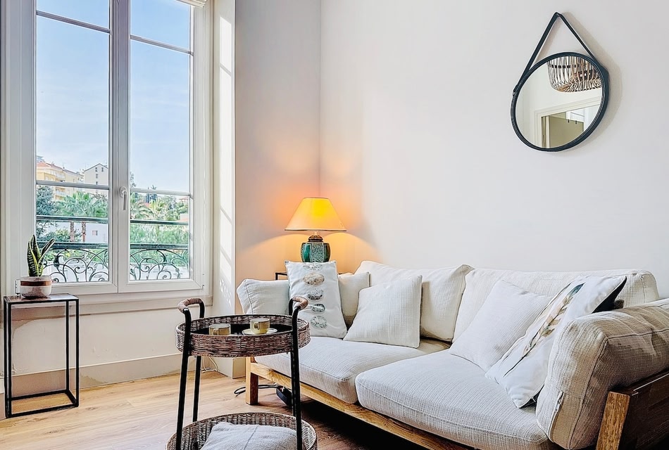 Charming 2BR Near City Center & Parking
