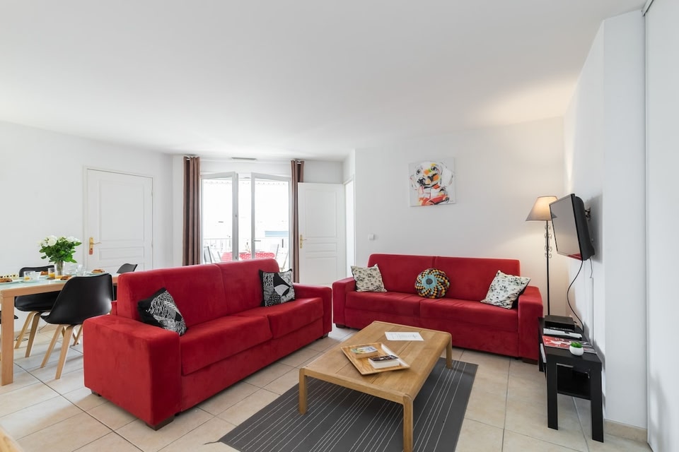 Apartment With terrace, A/C, Parking