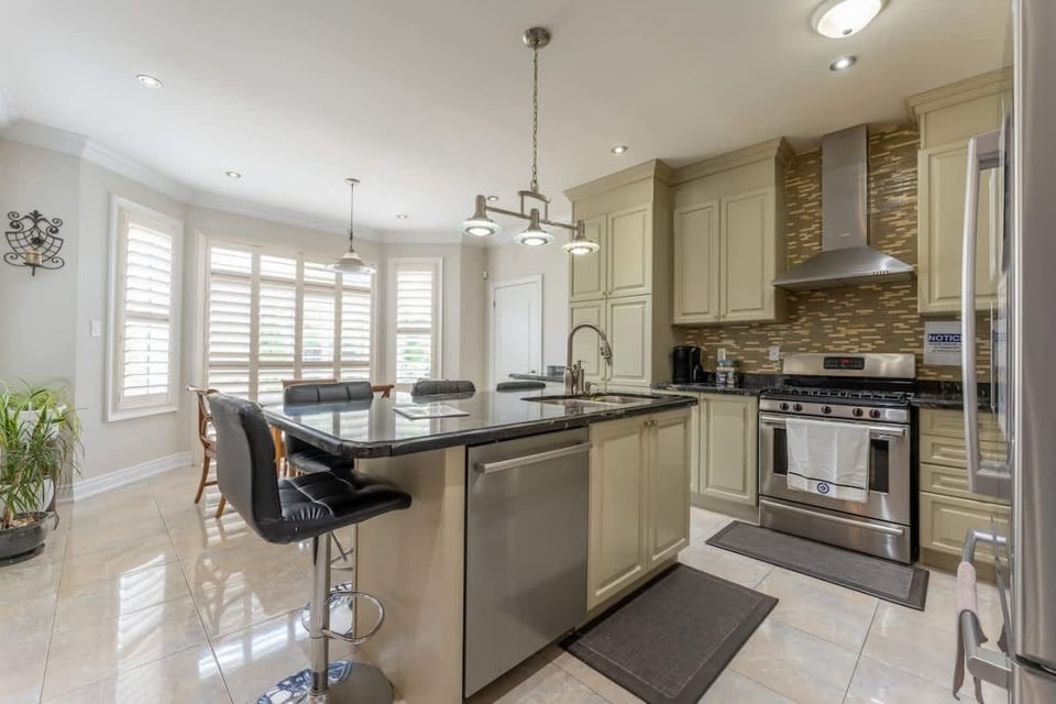 Spacious 7BR Home With Private Yard & Fast WiFi!