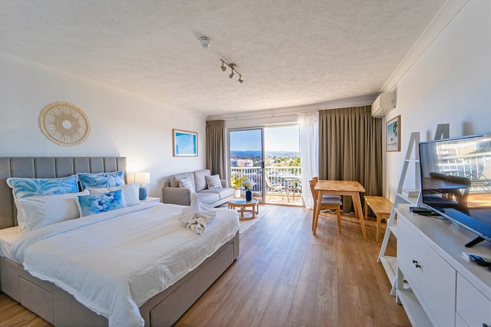 Charming Burleigh Studio